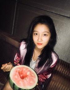 关晓彤娱乐吃瓜,揭秘明星幕后故事